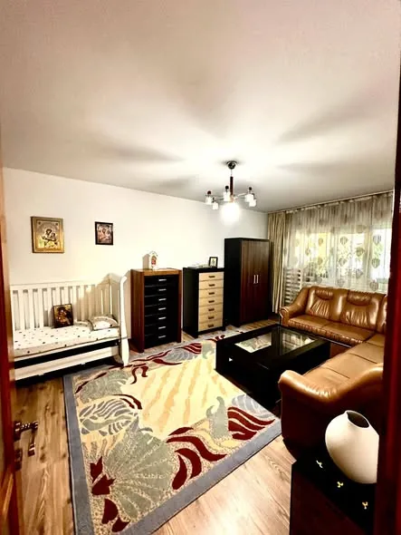 Apartament 3 camere decomandat, 80 mp, parter — 1 Mai, Piatra Neamț