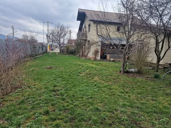 Casă P+M cărămidă 226 mp + 1286 mp teren — Dumbrava Roșie