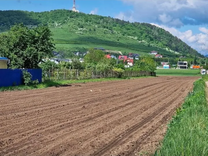 Teren 3878 mp, toate utilitățile — Zona Fermelor, Piatra Neamț